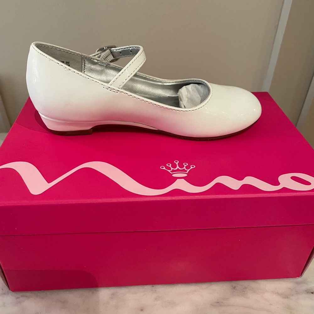NIB- Girls Nina White Shoes- Size 8.5